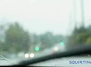 watch these dykes squirt and eat pussy in threeway! so hot!