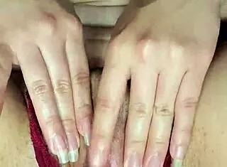 i feel very hot cant hold it touch my pussy squirt