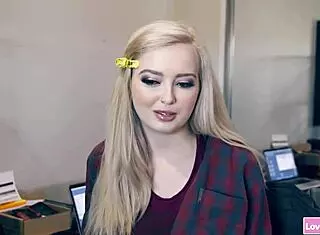 Teen babe facesits sexy latina friend in intriguing session