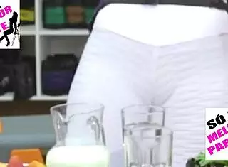 kelly key's big pussy camel toe in leggings, want to see more?