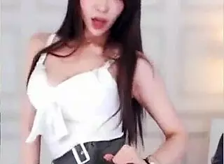 Korean girl's passionate winter blowjob