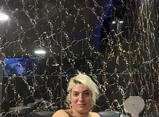 Anyone wanna jump in the jacuzzi with me for some fun?