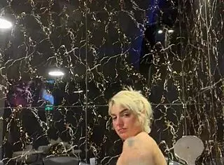 Anyone wanna jump in the jacuzzi with me for some fun?