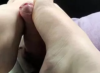 i got a footjob from mommy in the car