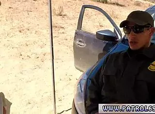 可爱金发Marilyn Moore渴望黑人警察硬核猛干