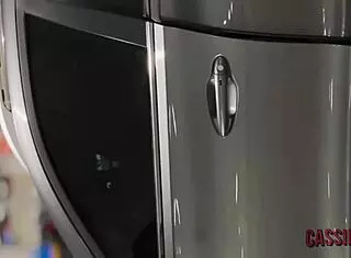 mostrei minha buceta pro boy no carro e ele me comeu gostoso