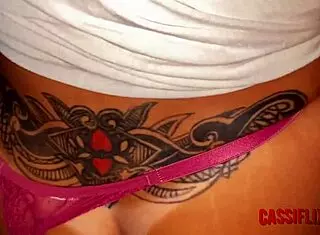 mostrei minha buceta pro boy no carro e ele me comeu gostoso