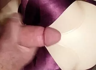 Dolly's Handjob Cumshot