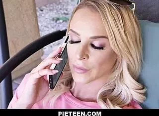 Emma Hix does an amazing job licking pussy