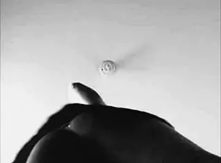 a vizinha gostosa dançando de janela aberta enquanto o corno foi fazer ao mercadinho