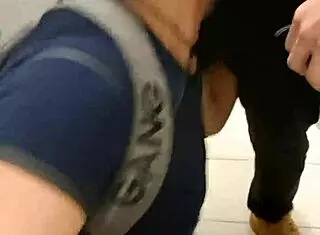 In the public subway bathroom, the mamador sucks the dicks of those hot machos