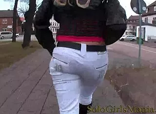 I'm alexa bold, this beautiful czech blonde with a shaved pussy, playing with toys