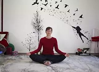 yoga lesson 335 with shaved pussy and natural tits