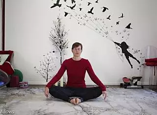 yoga lesson 335 with shaved pussy and natural tits