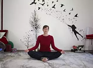 yoga lesson 335 with shaved pussy and natural tits