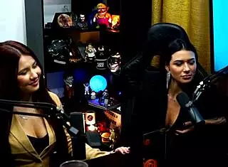 latinas isa and clara arch asses for spanking 😘