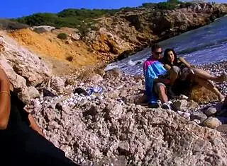 老婆看我肏辣棕发妹😏