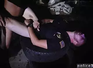 black police men fucking gay ass... the homie takes it easy 😏