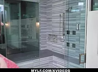 Sovereign Syre Feels Horny Fingering Her Tight Pussy In The Shower