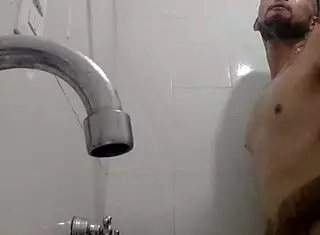 Rico Baño Enjoys a Relaxing Bath