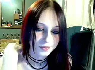 miss liz vicious does a goth emo cam show, masturbating with big pink dildo on webcam