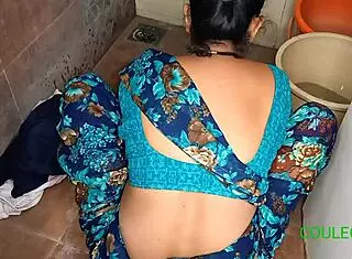 चाची तुम कपड़े धोने बैठ गई हो मुझे नहाना है कॉलेज लेट हो रहा हैं