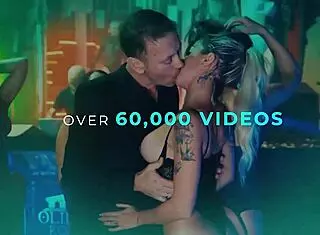 成人时间 - 金发少女艾尔莎·让在闺蜜继兄身上练习Nuru按摩