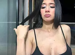 阳台上被抓包给快递哥深喉？- Ambar Prada