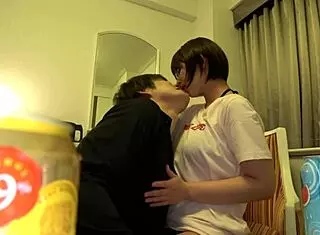 夜池F杯日本妹漏潮高潮甜蜜做爱