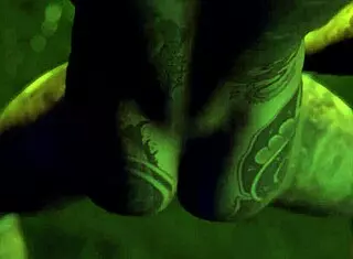 第二人生虚拟世界中狂野的同性性爱行动