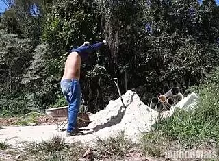 os pedreiros do hotel mundomais fazem orgia na obra