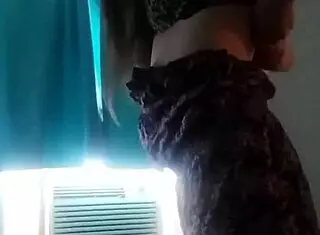 The couple's homemade BJ session ends with CUM IN MOUTH.