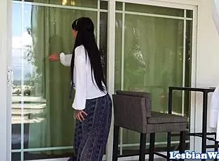 i finger glamorous lesbian babe