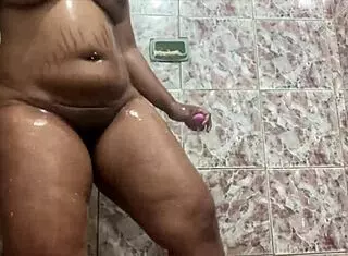 Morena dances funk while taking a relaxing bath.