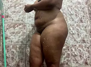 Morena dances funk while taking a relaxing bath.