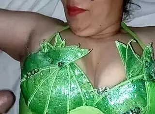 Visiting my aunt dressed as an elf for a Christmas surprise