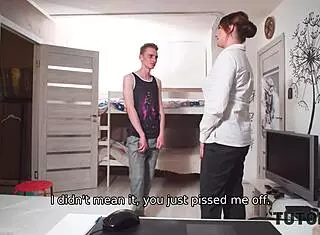 幸运小子：Tutor4k辣老师口交代替生物课