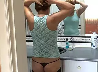 拉丁人妻出门前搞他的大屌她超爱