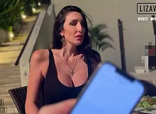 继母在餐厅餐桌和继子高潮