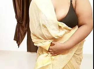 chubby asian aunty showing boobs