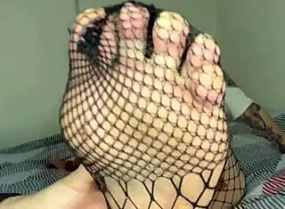 Duas Safadas Show Off Foot Skills