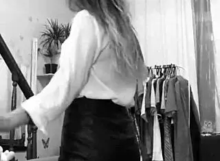 The hot secretary waits for your instructions