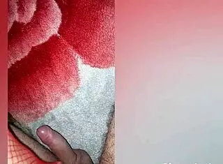 me vesti sexy con medias rojas para seducir a mi compa�ero de cuarto