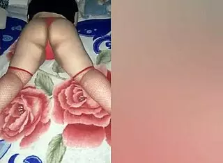 me vesti sexy con medias rojas para seducir a mi compa�ero de cuarto
