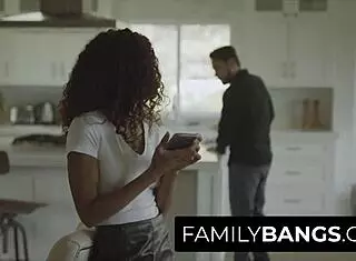 milf mit geilen haengetitten wichst fotze dirty talk 😈