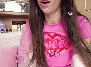 继女18+和陌生人玩脏女同游戏房间内中出