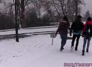 Teen enjoys pussyloving threeway with doggystyle passion