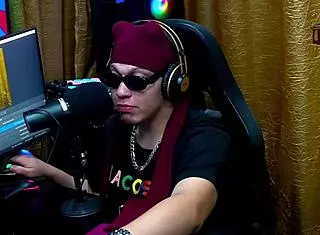 i saw kiara blay showin her sexy latina body in podcast, ruan droolin over her big ass