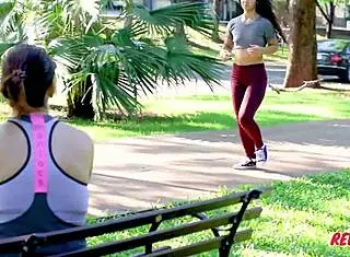 18+嫩妹被热妻拉下水夫妻猛操