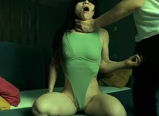 完美翘臀挨猛烈肛爆